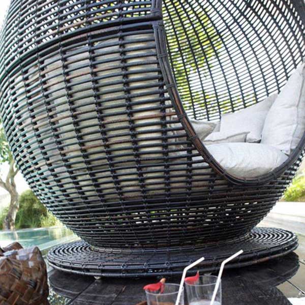 Outdoor Wicker Canopy Bed - Iglu