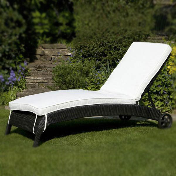 Outdoor Wicker Sun Lounger - Slide