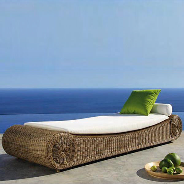 Outdoor Wicker Day Bed - Rollover