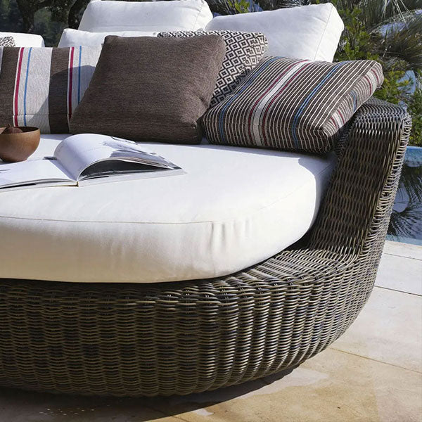 Outdoor Furniture - Canopy Bed - Shadow