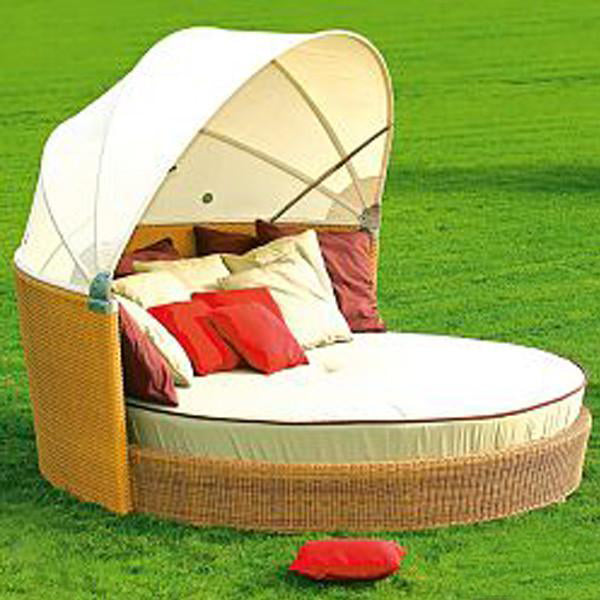 Outdoor Wicker Canopy Bed - Tropical