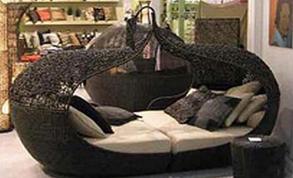 Outdoor Wicker Canopy Bed - Twist
